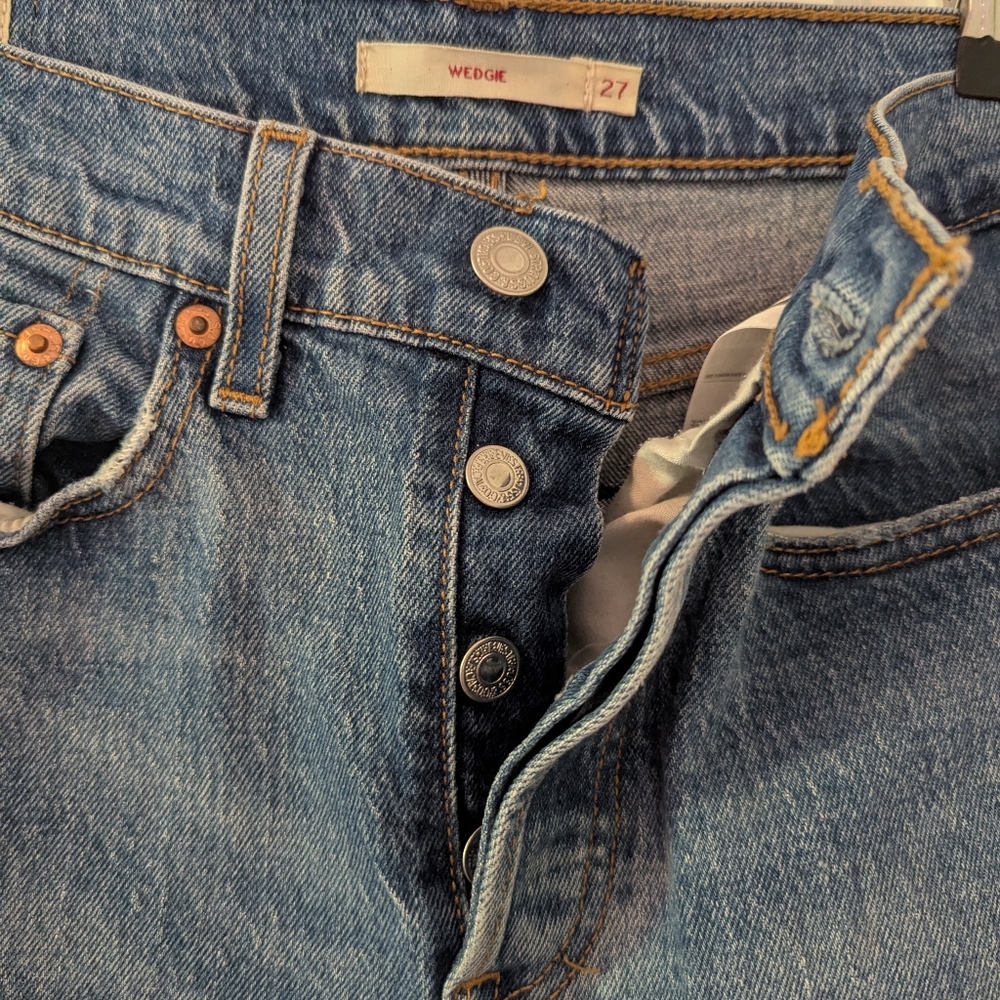 Levi's Medium Wash Wedgie Jeans | 27